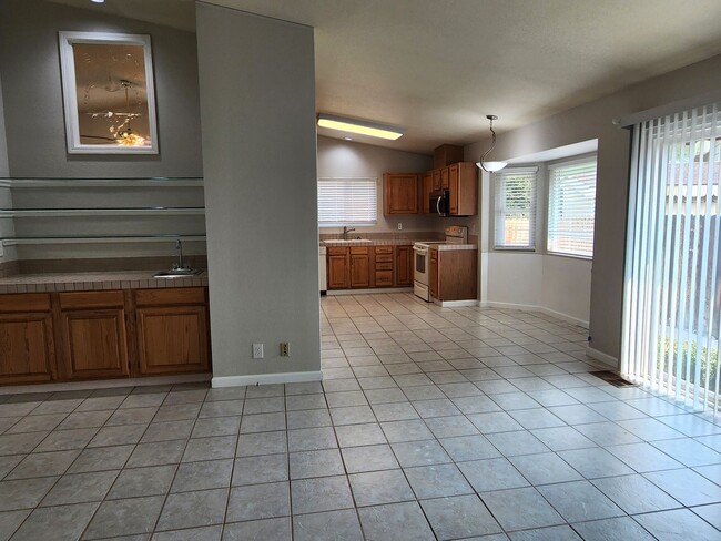 Building Photo - Home For Rent in Carson City
