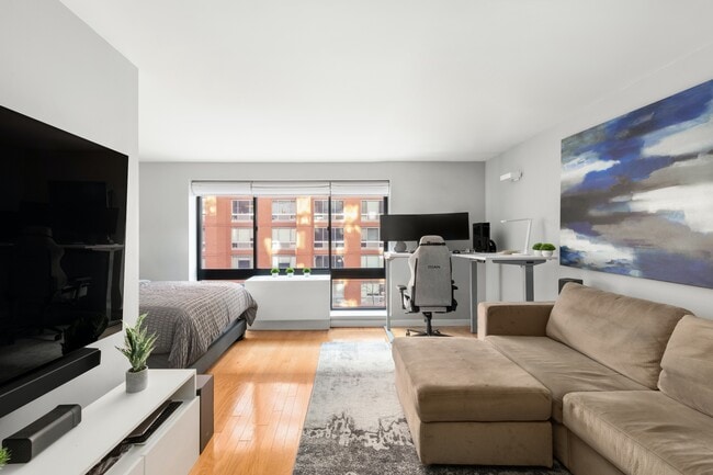 Building Photo - Bright Alcove Studio