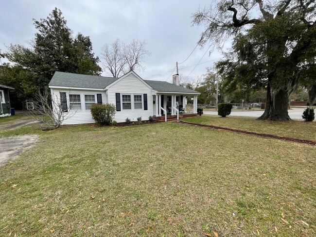 Building Photo - Historic Downtown Wilmington 3 Bedroom Home