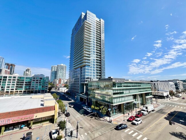 Building Photo - Stunning Corner Loft in East Village with Floor-to-Ceiling Windows & City Views!
