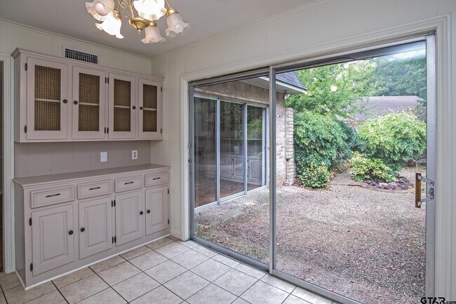Building Photo - 3712 Colony Park Dr