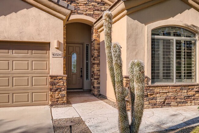 Building Photo - Beautiful, Secluded 3 bedroom home on golf...