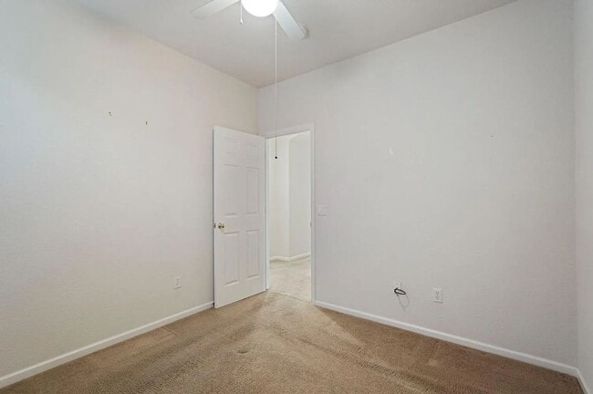 Building Photo - 1911 Lexington Dr