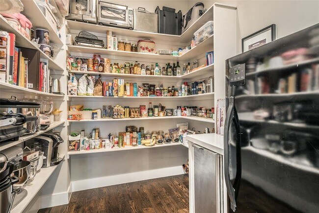 Building Photo - 127 5th St