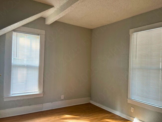 Building Photo - 816 Hays St