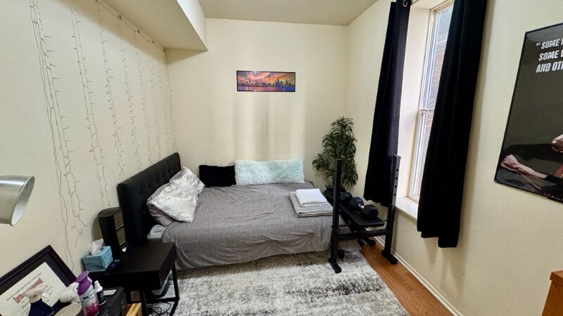 Building Photo - 1368 W Evergreen Ave