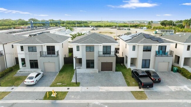 Building Photo - 275 NW 13th Pl