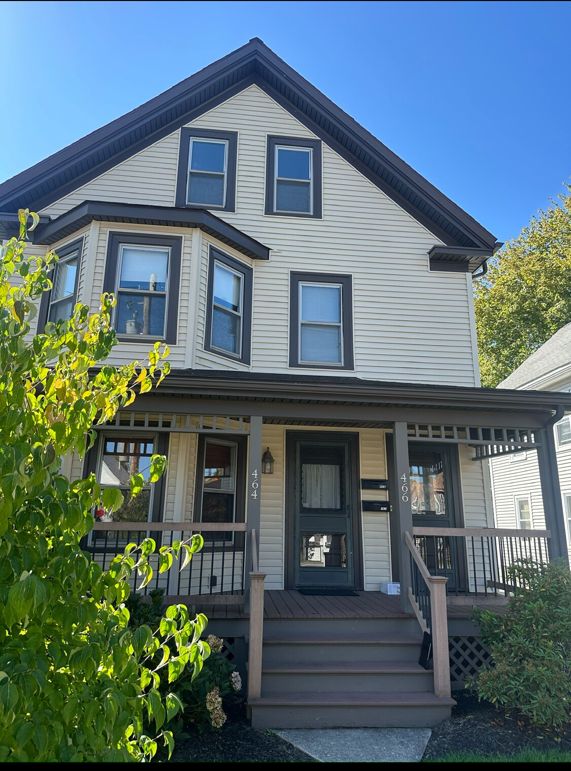 Building Photo - 464 Main St