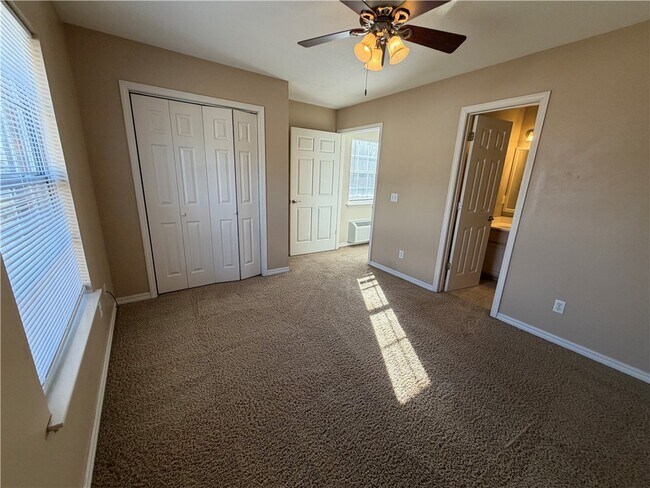 Building Photo - 800 W Tahlequah St