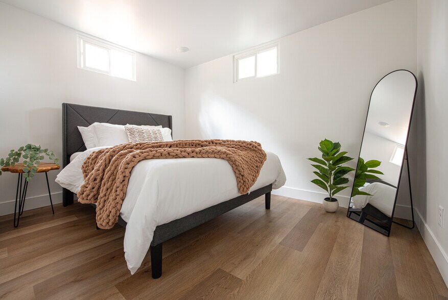 Queen Bedroom 1 - 333 N 400 W