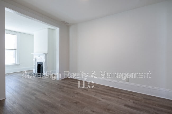 Building Photo - 406 Paines Ave NW