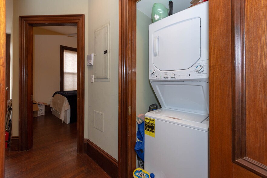 Building Photo - 12 Worthington St