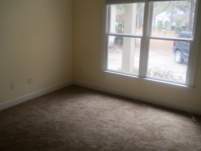 Building Photo - 4602 Ridgeview Cir