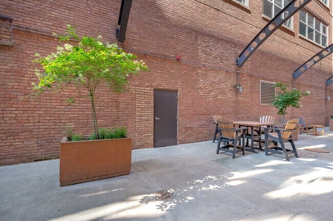 Building Photo - 500 S Clinton St