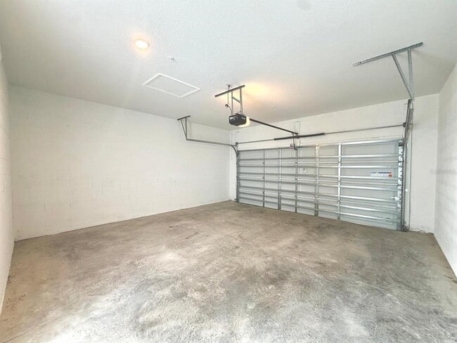 Building Photo - 1887 Pinecliff Dr