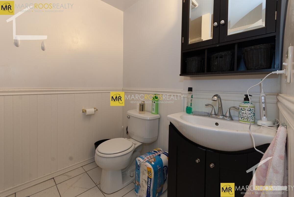 Building Photo - 76 Egmont St