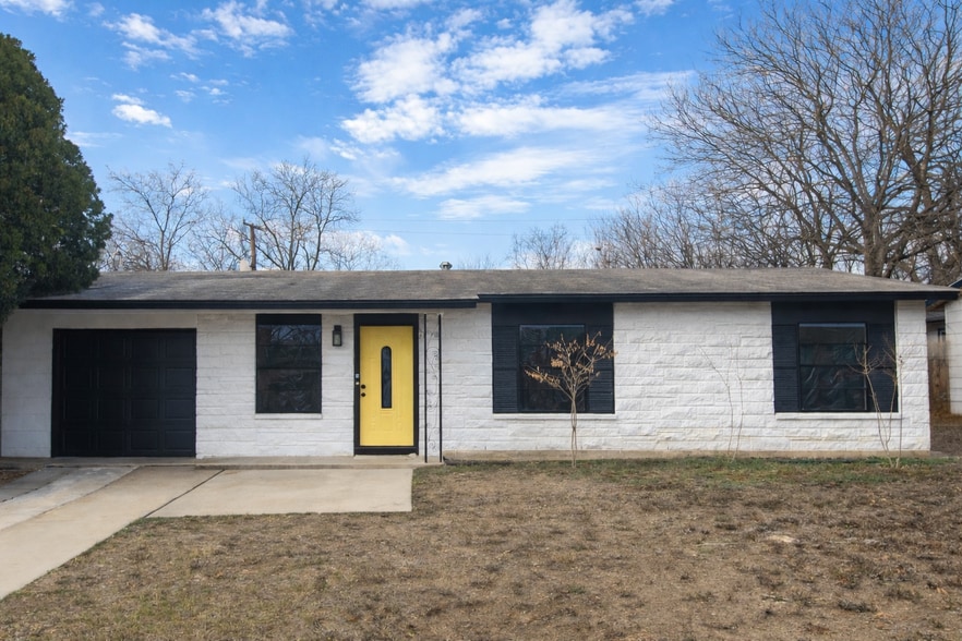 Building Photo - 4211 Tropical Dr