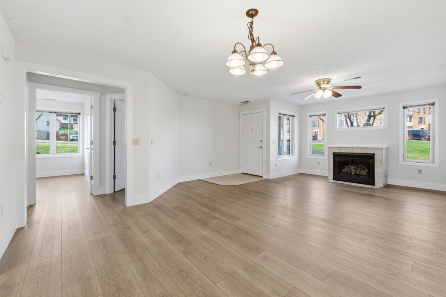 Building Photo - 1921 Ty Way Xing