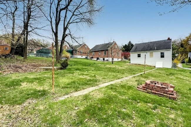 Building Photo - Available Now! Newly Renovated 3 Bedroom, ...