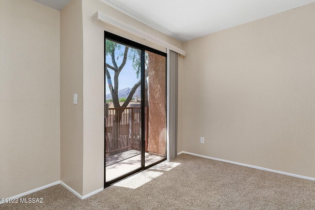 Building Photo - 5051 N Sabino Canyon Rd