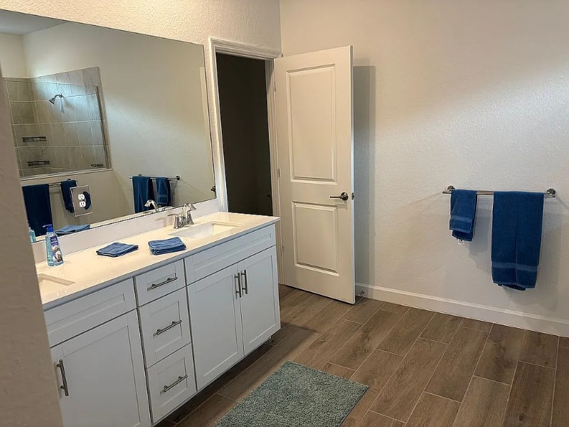 Building Photo - 8256 Shr Lk Dr