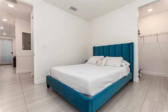 Building Photo - 6401 NW 103rd Pl