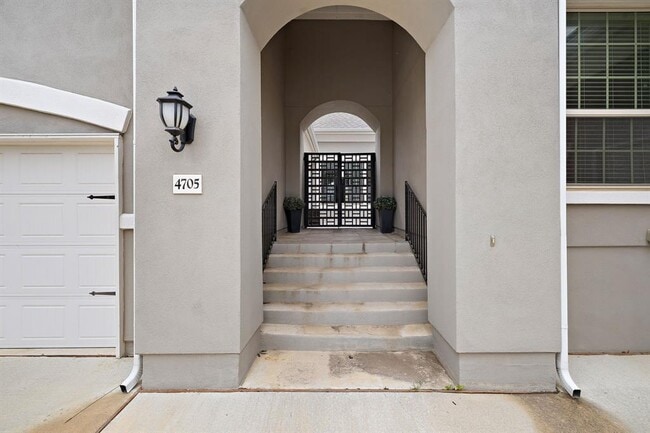 Building Photo - 4705 Napoli Shore Dr