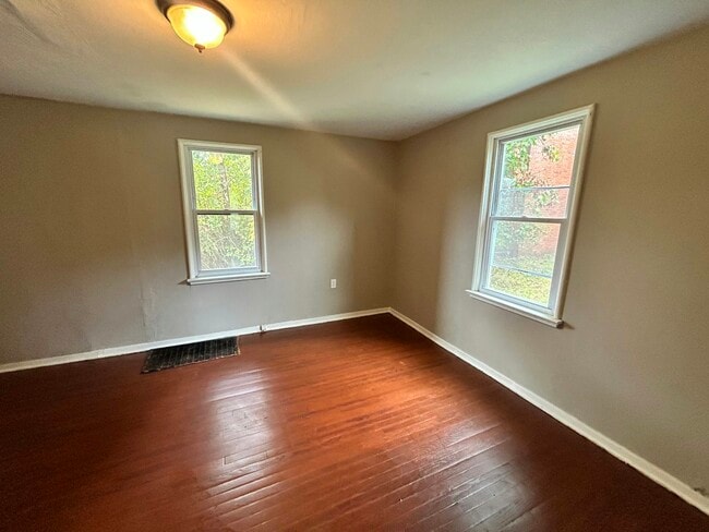 Building Photo - 151 Collins Dr