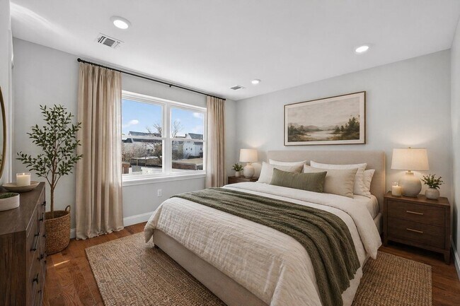 Building Photo - 40 E 5th St