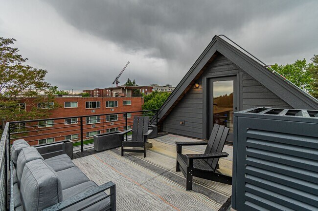 Building Photo - Luxury 3BD, 2.5BA Sloan's Lake Home with Top Floor Flex Room