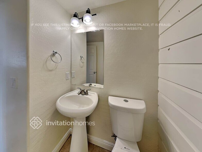 Building Photo - 2576 W Prospector Way