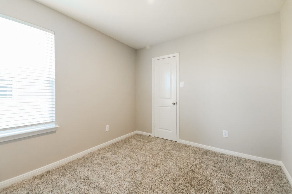 Building Photo - 220 Marsh Ln