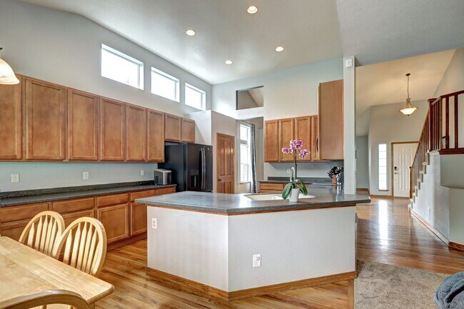 Building Photo - Canterberry Crossing Parker CO 4 bed 3 bat...