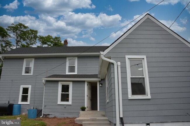 Building Photo - 1006 Circle Dr