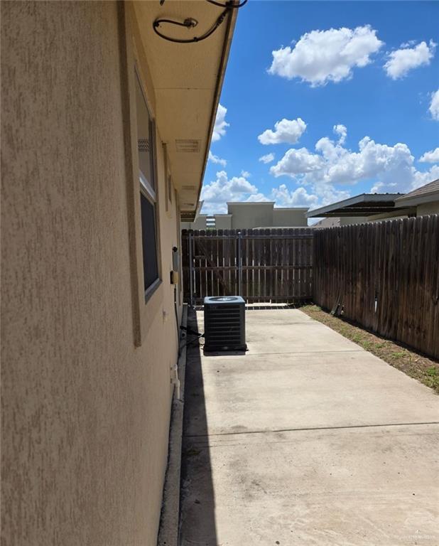 Building Photo - 2120 Taxco Ct