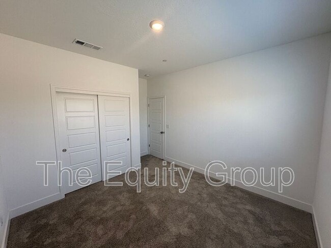 Building Photo - 241 E Tyler Ave