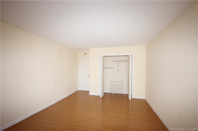 Building Photo - 44 Strawberry Hill Ave
