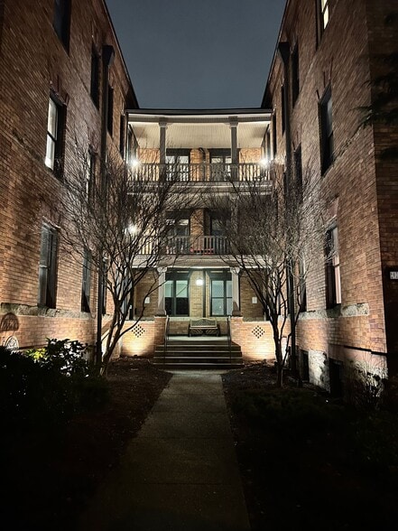 Building Photo - Sycamore