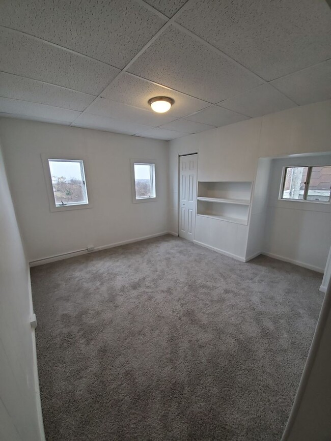 Building Photo - AVAILABLE MAY  - Newly Renovated 3 Bedroom...