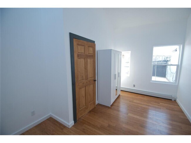 Building Photo - 25 E 26th St