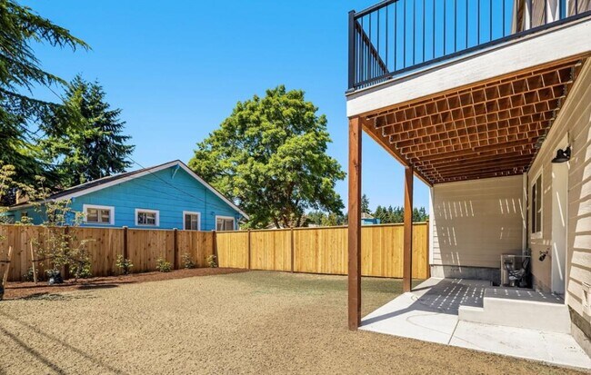 Building Photo - 6628 52nd Ave W