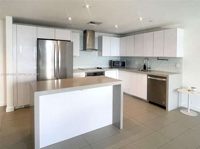 Building Photo - 1600 NE 1st Ave