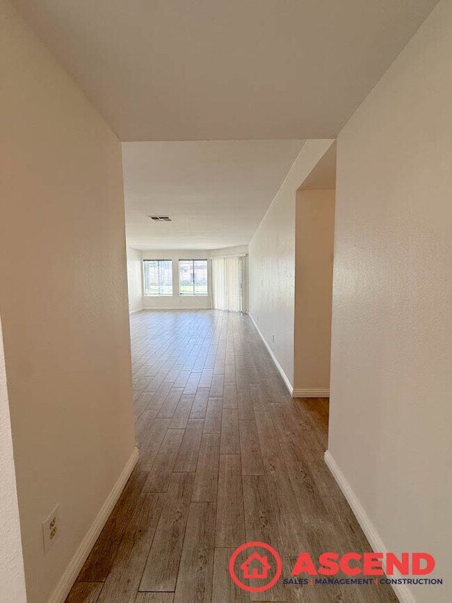 Building Photo - Move-In Special for Memorial Day! Deposit Gets You In — Hurry, Offer Ends 5/19