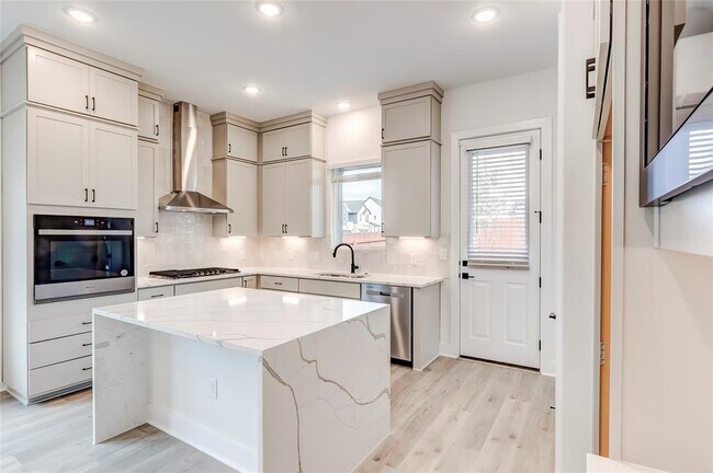 Building Photo - 1703 Kit Cir