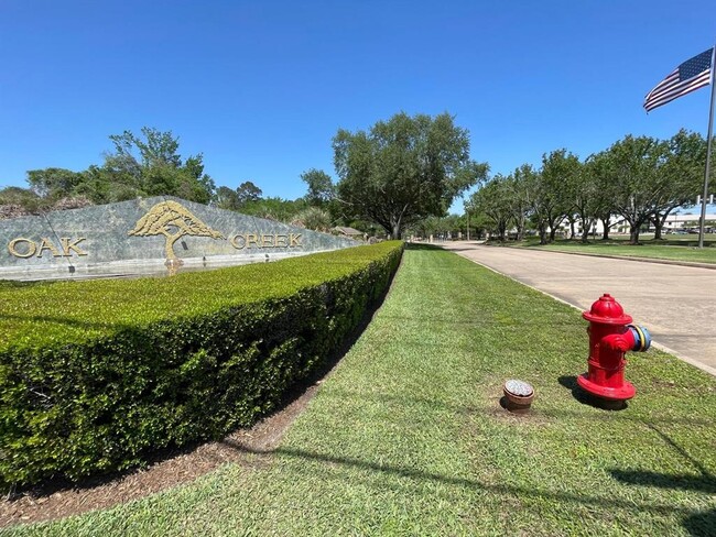 Building Photo - 301 Winding Oak Ln S
