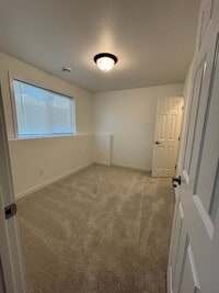 Building Photo - 3 Bedroom 3 Bathroom Townhomes