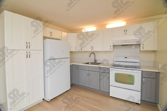 Building Photo - 2 Bedrooms | 1 Bathroom | in Makiki