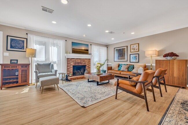 Building Photo - 586 Saint James Walk SE