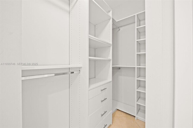 Building Photo - 888 Brickell Key Dr