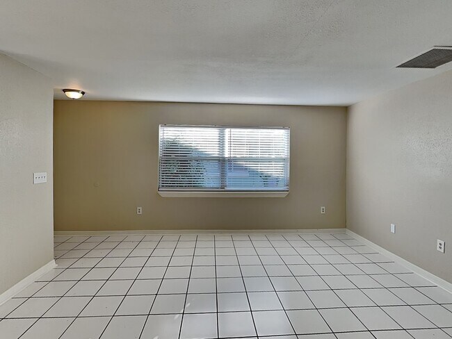 Building Photo - 3073 Willow Bend Blvd